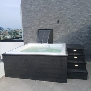 Jacuzzi 2m x 2m con cortina de agua